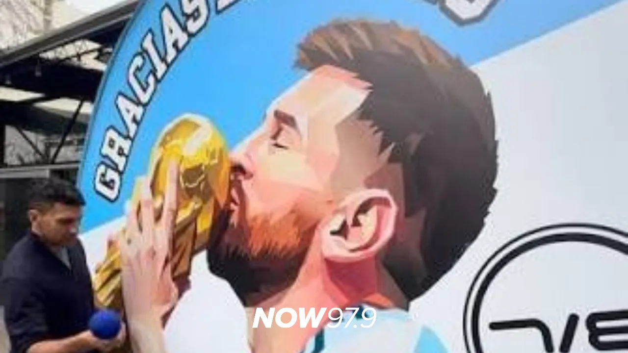 "Decidimos fabricar un bombo gigante para el más grande" - Nacho Saulquin,  creador del bombo de murga gigante de tres metros en homenaje a Lionel Messi