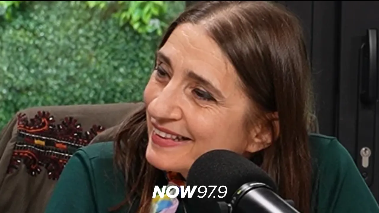 "Charly García siempre me trató con mucho respeto, y eso es algo que yo atesoro."-Hilda Lizarazubre su trayectoria musical, el síndrome del impostor que inspiró su álbum La Impostora y su experiencia trabajando junto a Charly García.