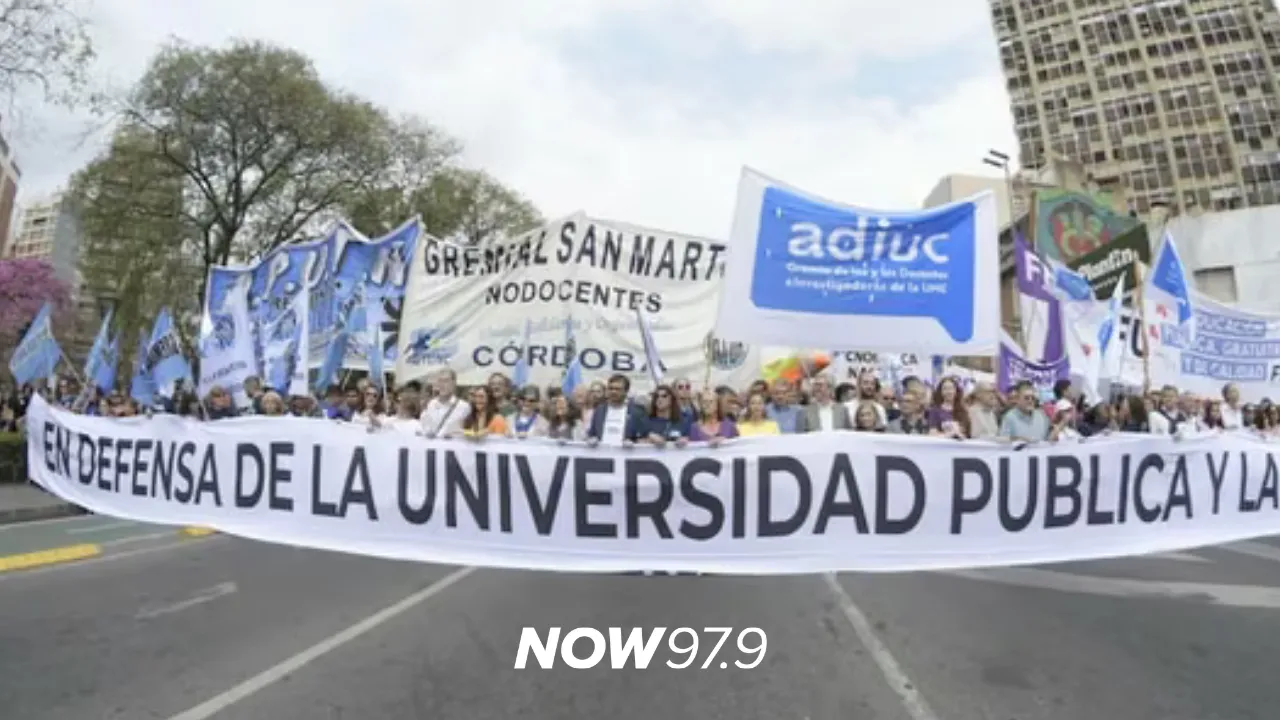 "El gobierno lleva ya casi un año entero sin cumplir una ley" - Anselmo Torres en No Somos Nadie sobre la ley de financiamiento universitario. 